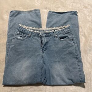 Women's Light Wash Straight Leg Jeans with Lace-Trim Waist